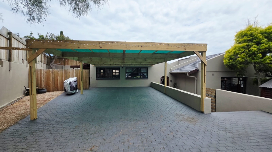 6 Bedroom Property for Sale in The Village Western Cape